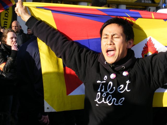 flammeolympicAParis070408 384.jpg